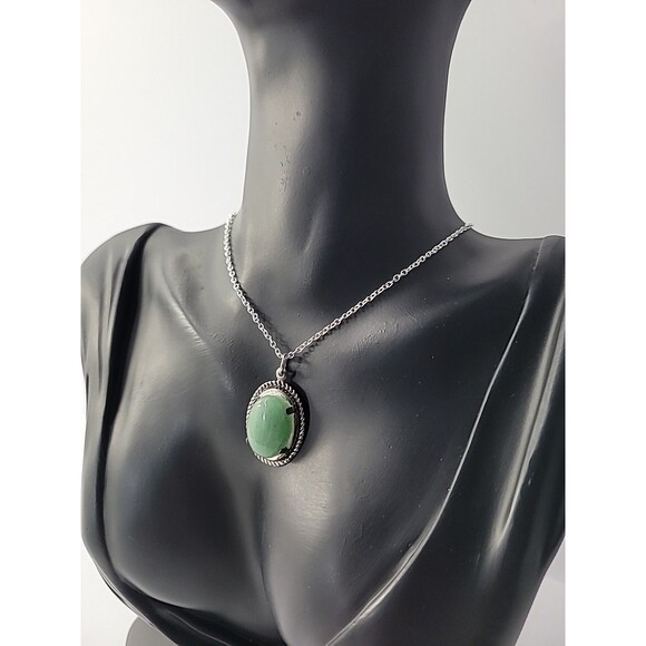 Vintage Green Oval Cabochon Pendant Necklace Silver Tone Rope Frame - Picture 6 of 11